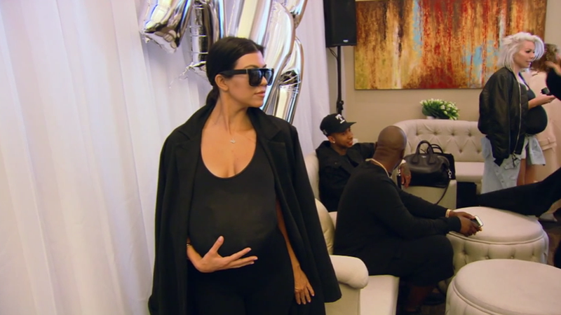 Illustration for article titled Keeping Up With the Kontinuity Errors: The Kardashians Ever-So-Briefly Cease Filming for Lamar